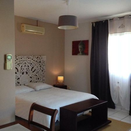 2 Chambres Avec Piscine Dans Maison Creole Сен-П'єр Екстер'єр фото